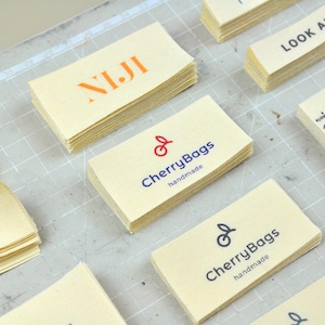 Etichette per indumenti in tessuto con design personalizzato da 30 pezzi con il tuo testo o logo Etichette per magliette con etichetta biologica naturale Etichette per indumenti