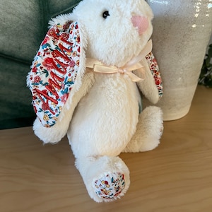 Conejitos de peluche personalizados, parecidos a Jellycat. Conejito de orejas caídas para niño y niña. Texto y colores personalizables. Orejas bordadas de Pascua.