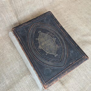 Big Brown&#39;s Family Bible met het Oude en Nieuwe Testament Oud zeldzaam boek & Vintage antieke boeken