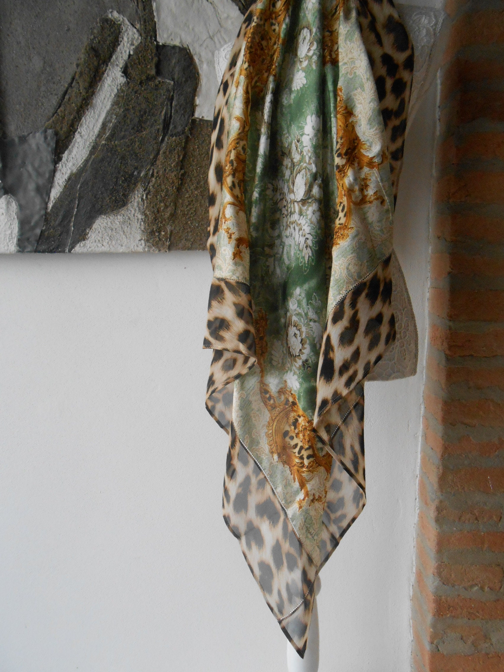 Foulard En Soie Roberto Cavalli Vintage - Dimensions 88x89 Cm - Couleur Beige - Occasion