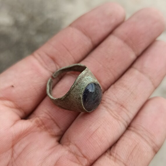 Old Antique Javanese Peasant Ring (broken gem) - image 2