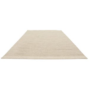 K&ouml;nnte beinhalten: Ein rechteckiger beigefarbener Teppich mit einer dezenten Textur. Der Teppich hat ein schlichtes, modernes Design und ist aus einem nat&uuml;rlichen Material gefertigt.