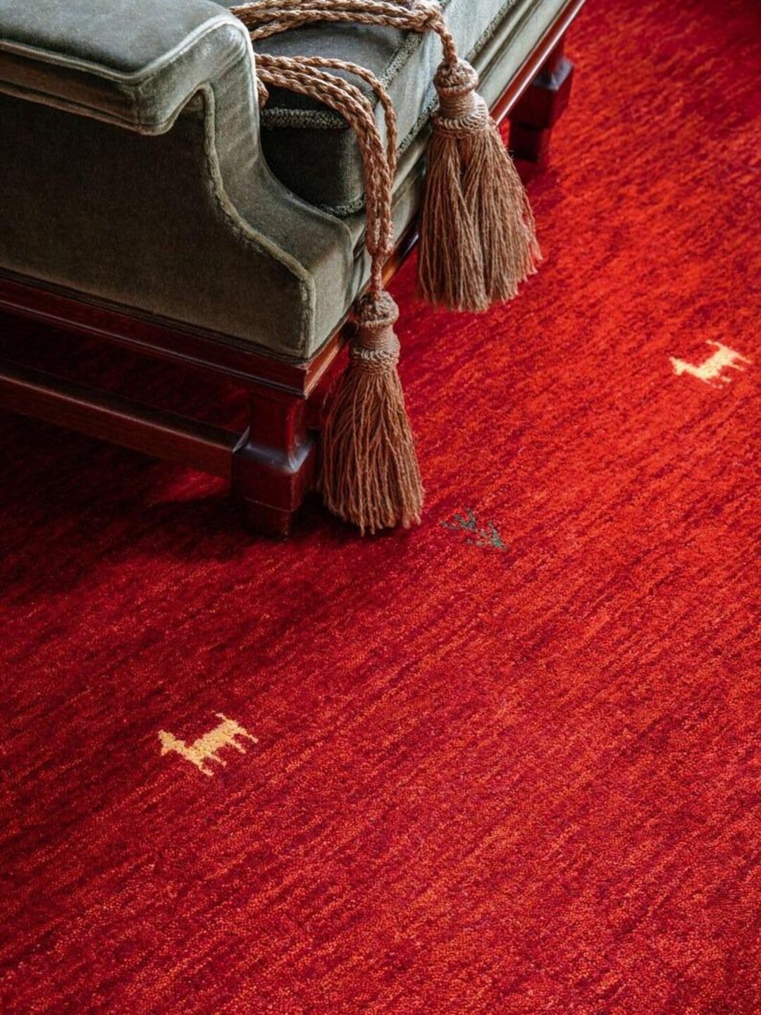 手織りギャッベ織機ラグ - 赤いウールの手織りと手結びのハイパイル