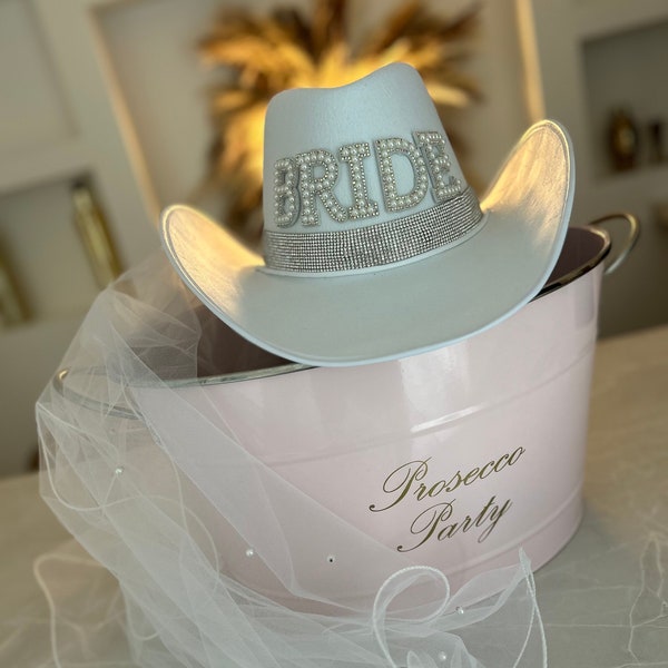 BRIDAL COWBOY HAT, cowboy hat with veil, bridal hat, bride to be accessories, personalised cowboy hat, hen party planning, hen do, brides