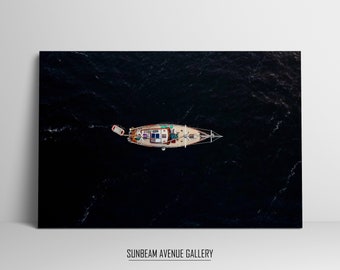 Boat At Sea Print, Nautical Wall Decor. Printable Wall Art Prints, Digital Print, Minimalist Downloadable Boat Wall Art, Boat - 1649PSA