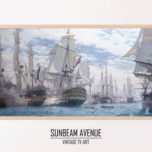 Könnte beinhalten: Ein Vintage-Gemälde, das eine Seeschlacht mit mehreren Schiffen zeigt, die Kanonen aufeinander feuern. Die Schiffe segeln auf einem unruhigen Meer mit einem bewölkten Himmel im Hintergrund. Das Gemälde ist in einem hellen Holzrahmen gerahmt.