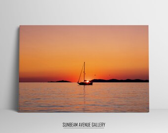 Boat At Sea Print, Nautical Wall Decor. Printable Wall Art Prints, Digital Print, Minimalist Downloadable Boat Wall Art, Boat - 1647PSA