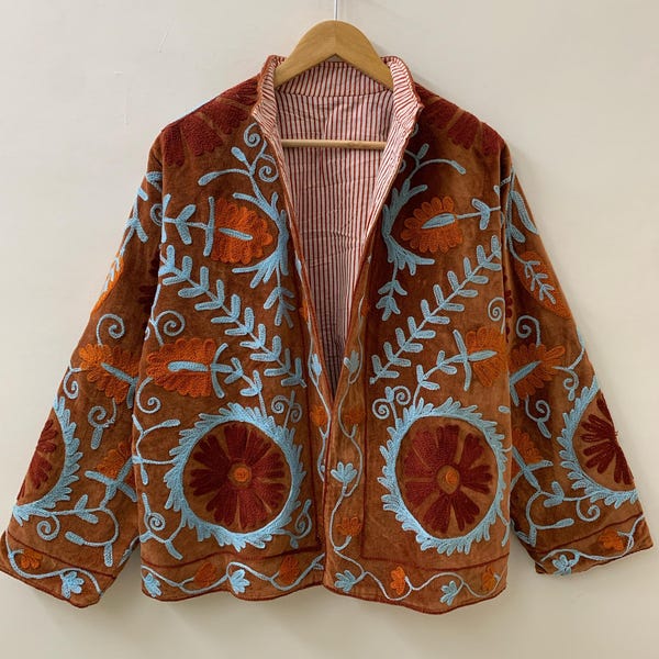 Chaqueta Suzani de terciopelo floral: abrigo bohemio bordado a mano