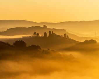 ヴァル・ドルチャのトスカーナのプリント、黄金の日の出の風景、黒と金のイタリアの壁アート