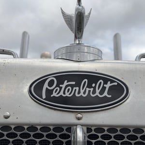 Decalcomania con emblema Peterbilt