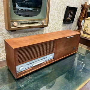 Vintage Grundig Record Player Radio – Antique FM Stereo Console, Fully Functional, Excellent Condition, Collectible Audio System