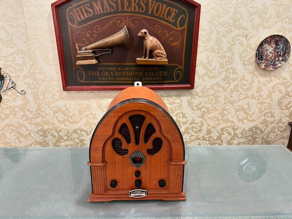 ヴィンテージ カテドラル チューブ ラジオ (FM 対応)、完全に機能