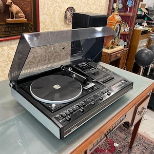 Stary gramofon Siemens RS 331 z dwoma 1236, radiem FM, odtwarzaczem kaset, głośnikami 3-drożnymi, wysokiej jakości dźwiękiem - gramofon