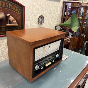 Sammlerstück Thomson Plattenspieler Radio | Spielt alle Geschwindigkeiten | Keine UKW | Voll funktionsfähig | Vintage Audio Dekor | Heimstereoanlage