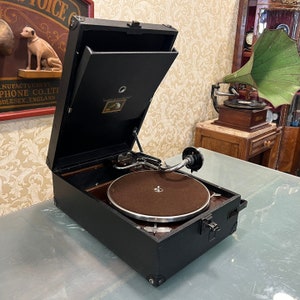Impecable gramófono portátil His Master's Voice n.º 4, totalmente funcional, tocadiscos