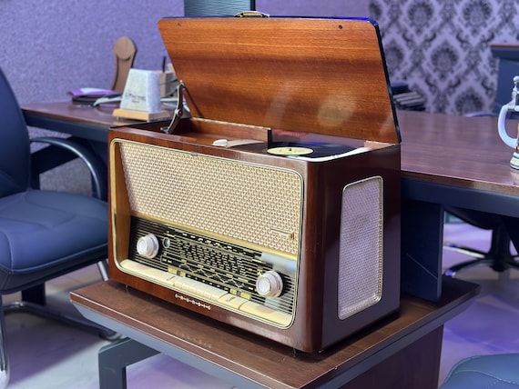 German Grundig 3079 Lamp Radio With Record | Vintage Radio