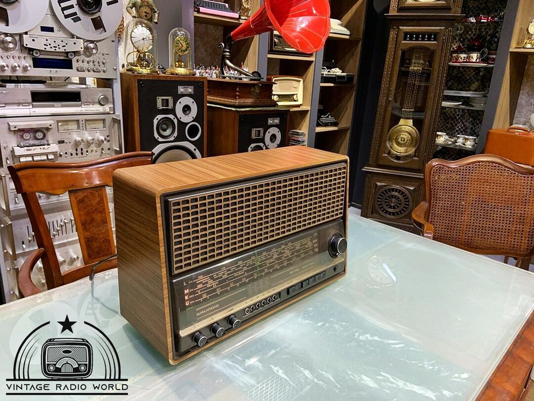 ヴィンテージ Grundig ラジオ | オリジナルの古いラジオ ヴィンテージ Grundig ラジオ | オリジナルの古いラジオ