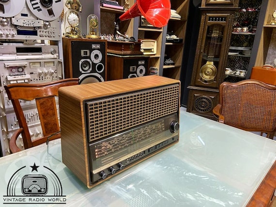 ヴィンテージ Grundig ラジオ | オリジナルの古いラジオ ヴィンテージ Grundig ラジオ | オリジナルの古いラジオ