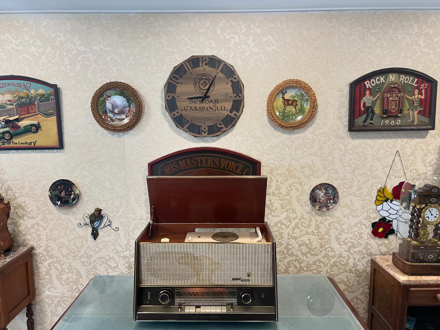アンティーク Grundig 真空管ラジオ、レコードプレーヤー付き、全