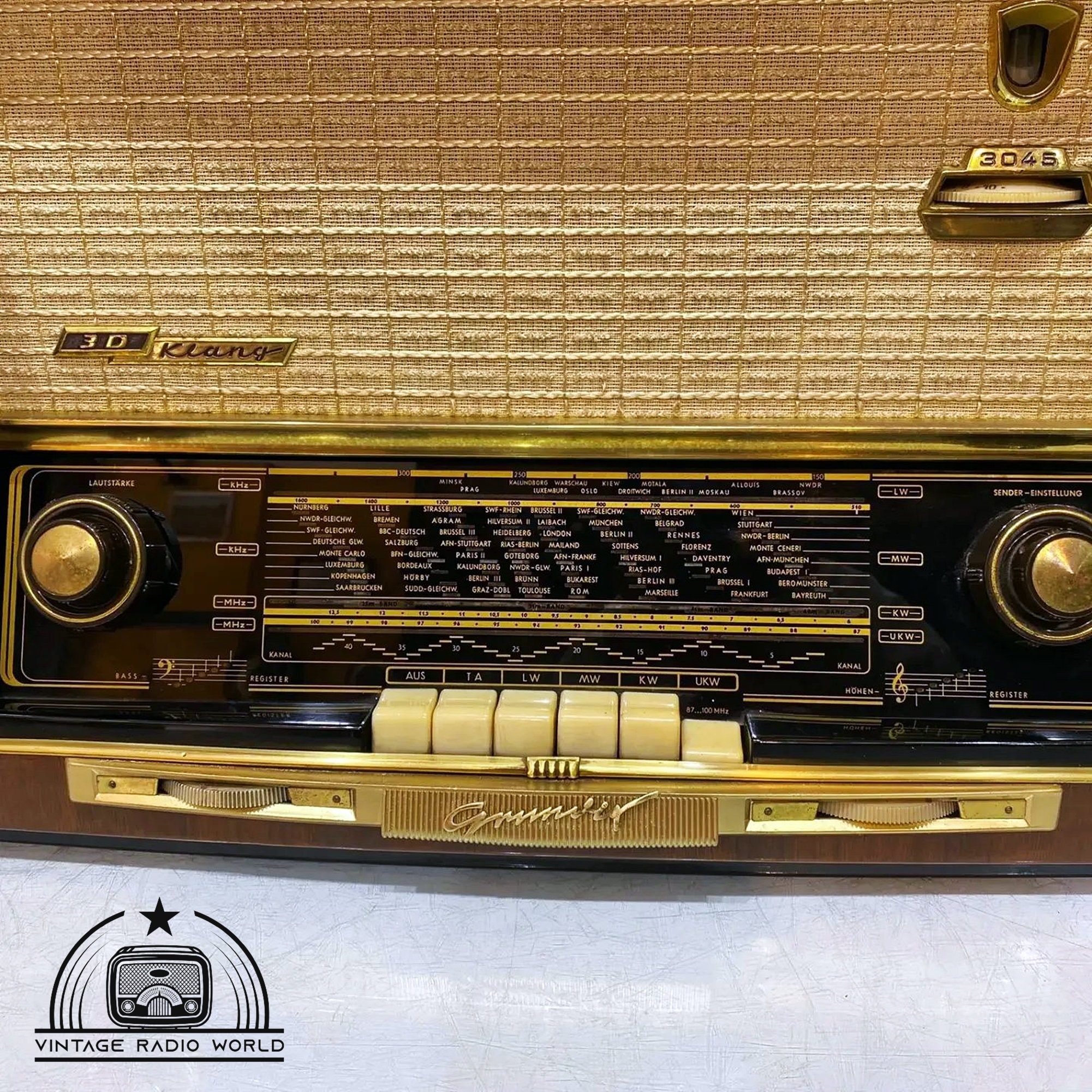 Grundig 3045 - Authentic Vintage Radio, Original Classic, Lamp