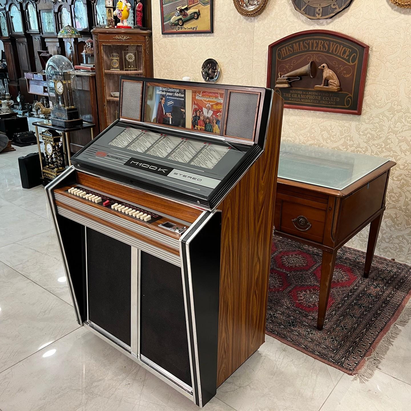 アンティーク Harting M100K ジュークボックス、レコード 50 枚収納