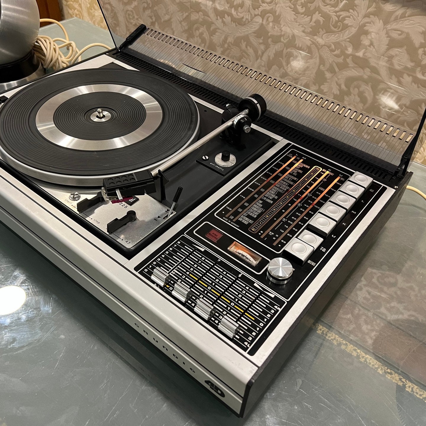 Grundig Studio 1600 FM Radio Turntable | Includes Minerva Sphere