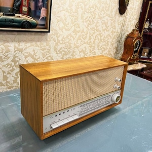 Grundig 3010 - Authentic Vintage Radio, Original Classic, Lamp Radio - Immerse in Nostalgia with Grundig 3010