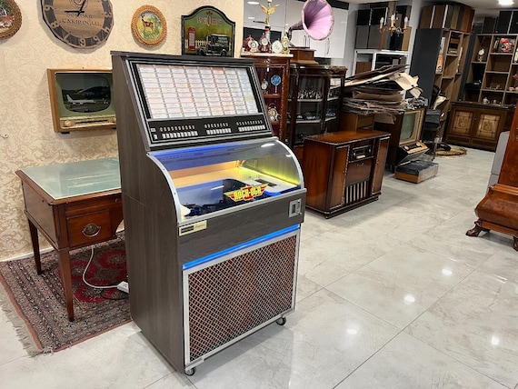 Collectible Antique American Rock-ola Jukebox, 60 Record