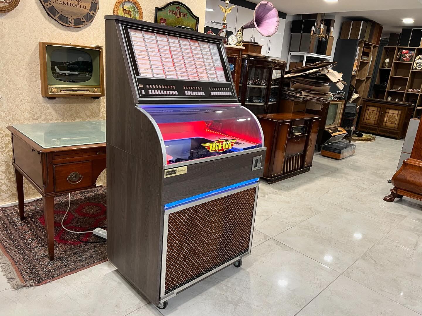 Collectible Antique American Rock-ola Jukebox, 60 Record Capacity