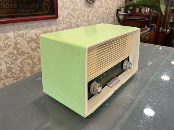 Rare ! Collectible!! Antique Graetz Danza 808 Tube Radio