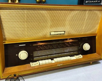 Radio vintage Capri: encanto clásico original, lámpara de radio deleitándose: adquiera un pedazo de historia