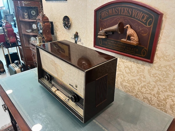 アンティーク Grundig 真空管ラジオ、レコードプレーヤー付き、全