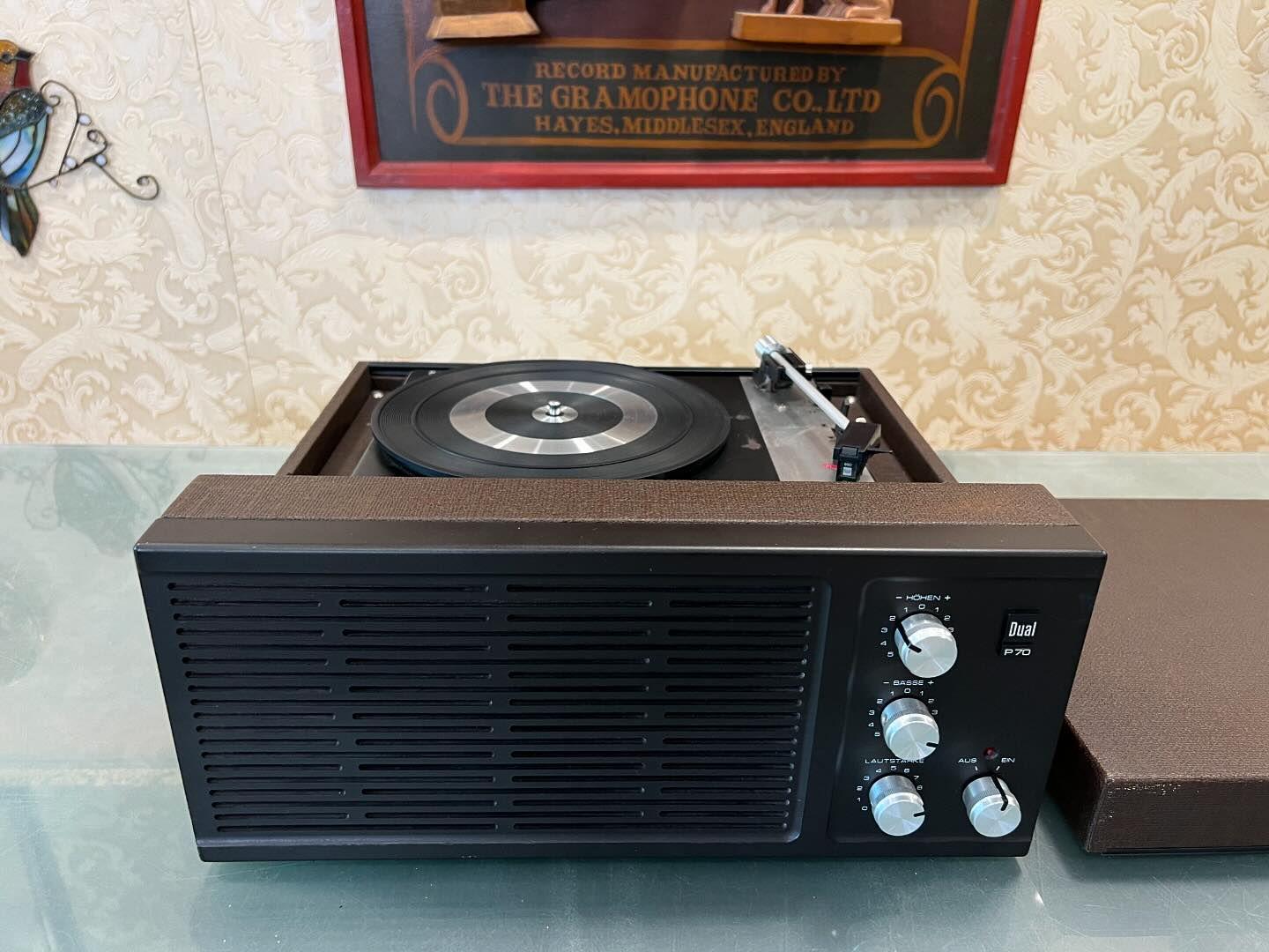 GRAPEVINEオリジナルデザインポータブル レコードプレーヤー GRAPEVINEオリジナルデザインポータブル レコードプレーヤー