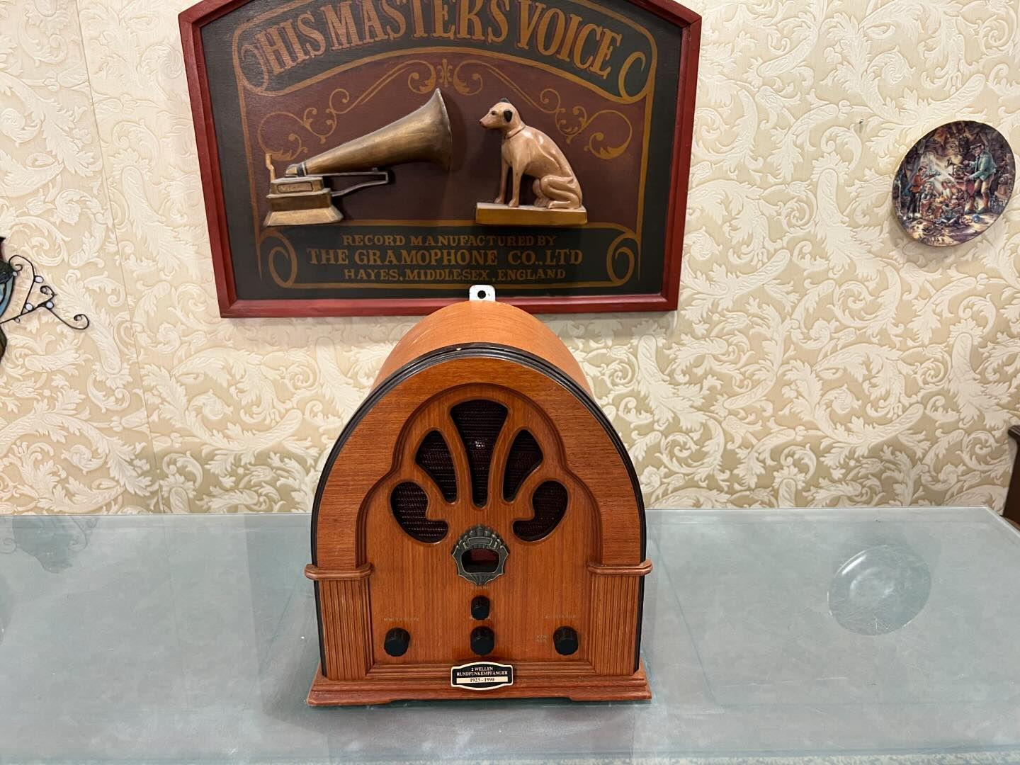 ヴィンテージ カテドラル チューブ ラジオ (FM 対応)、完全に機能