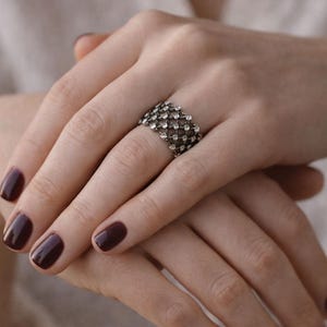Breiter 925 Silberring verstellbar – offener Statementring Damen mit Kugel-Netz Struktur, Silberring offen, Ring Silber, modern