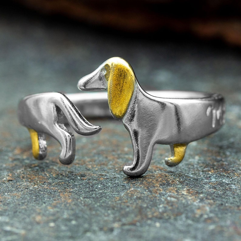 Silberring mit Dackel Design und vergoldeten Details