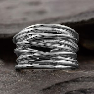 Anel largo feminino em prata de lei 925, ajustável, anel moderno com linhas curvas, joia feita à mão.