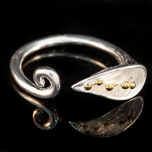 Open ladies&#39; ring made of 925 silver with an elegant calla lily and gold-colored beads – delicate floral jewelry for every day