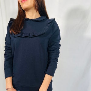 Sewing Digital Pattern - Sweatshirt with collar and ruffles // Cartamodello PDF maglia con colletto e carrè arricciato #thedaliashirt