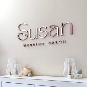 Letrero de espejo de oro rosa para pared, letras 3D personalizadas con cinta adhesiva y plantilla para una fácil instalación.