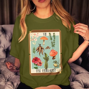 Herbolario Cottagecore hongo camisa, casa de campo de camisa de flores, camisa botánica medicinal, regalo para herbolario jardinería, tarjeta de tarot de camisa de té