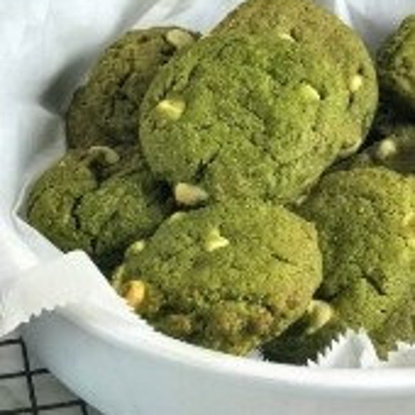 panaderos docena de galletas Matcha con chispas de chocolate blanco