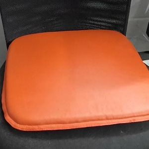 LEDERSTUHL PAD Mit Bindebändern, Orange Runde Kante Quadrat Stuhlkissen, Stuhlkissen für Esszimmer, Leder Sitzkissen | Dine Stuhlauflage aus Leder