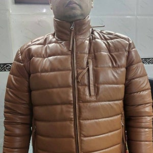 Herren PUFFER Lederjacke TAN | Slim Fit gepolsterte Biker-Lederjacke | Handgefertigte Steppjacke aus Leder mit Kapuze | Puffy Jacke Geschenk ihn