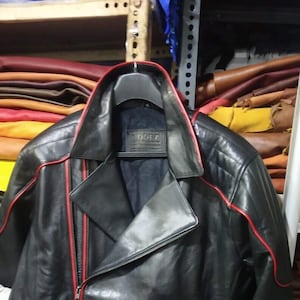 Blouson en cuir pour homme NOIR, Blouson en cuir COLOR BLOCK pour homme avec passepoil rouge, Blouson de moto matelassé Café Racer, Blouson en cuir rembourré
