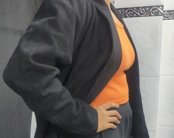 Blazer vintage de ante negro para mujer, elegante abrigo formal de ante de corte entallado, chaqueta de cuadros con cuello chal y abertura frontal.