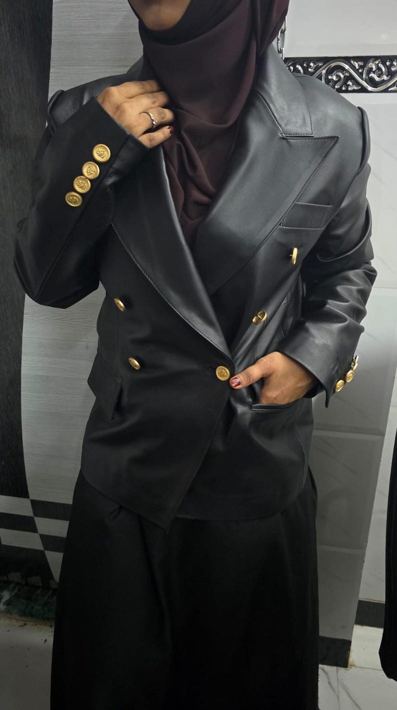 Damen Schwarz Leder BLAZER Designer Zweireihiger Blazer, Ausgefallene Goldene Knöpfe Lammfell Leder Blazer, Damen Blazer Revers Kragen Blazer Bild 5