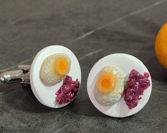 Spinki do mankietów z talerzem rybnym Gefilte, Miniaturowa biżuteria z jedzeniem, Biżuteria z jedzeniem żydowskim, Biżuteria niejadalna, Biżuteria z Paschy, Kawaii, Spinki do mankietów z Matza