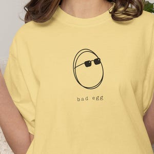 Bad Egg Trendig Grafisk T-shirt Vintage Minimalistisk Mat Ironisk Streetwear T-shirt