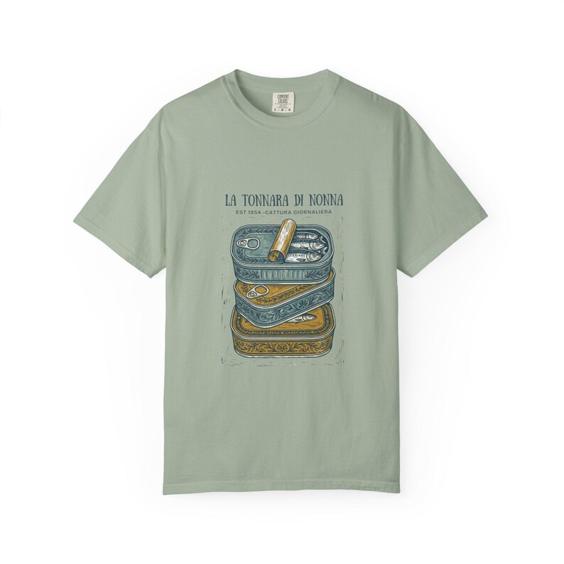 Vintage italiensk skjorta överdimensionerad grafisk t-shirt unisex bomullstopp retro fiskdesign kläder sardintryck nautisk illustration kusttema Bay